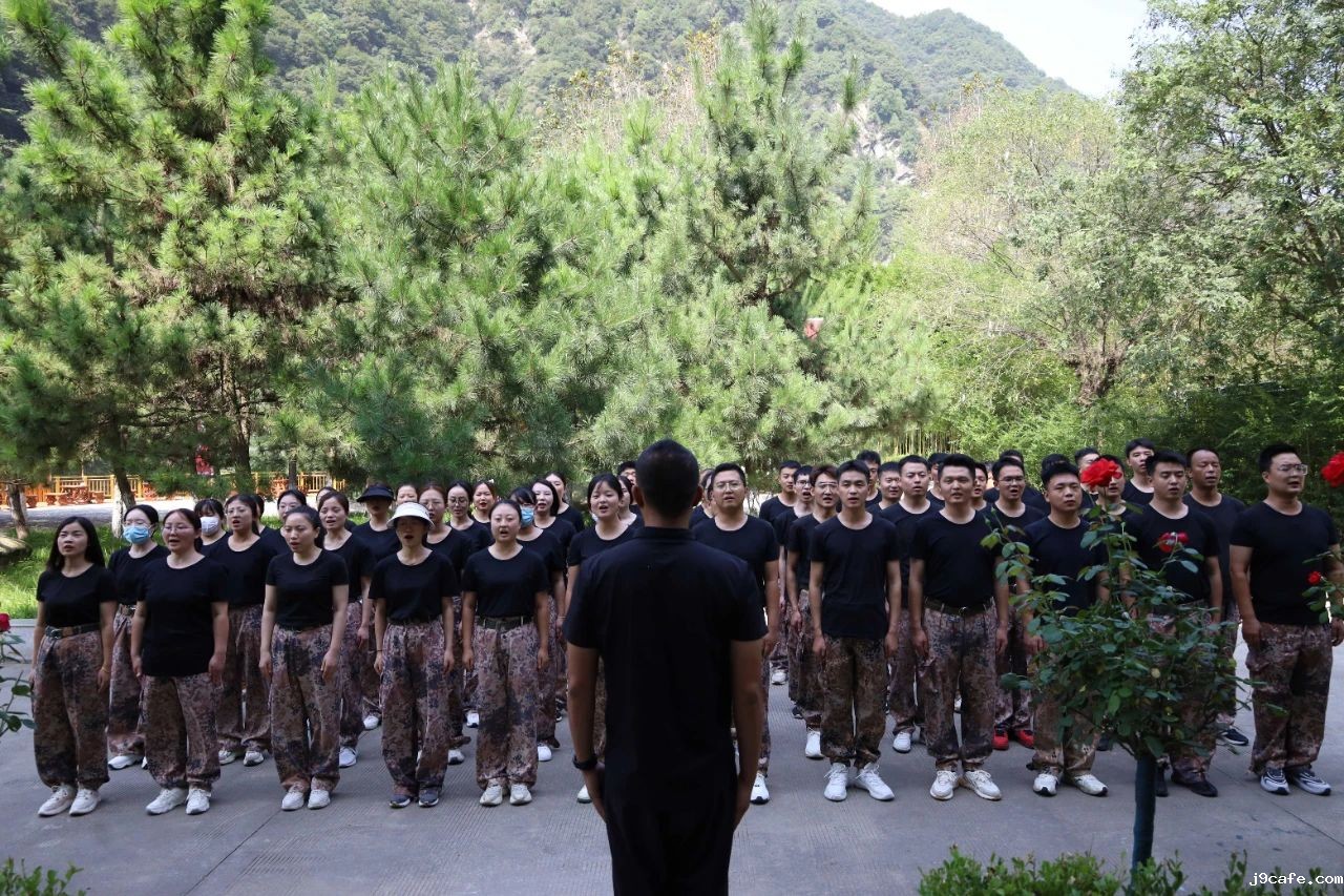 伟德bv1946官网砺剑精英拓展活动